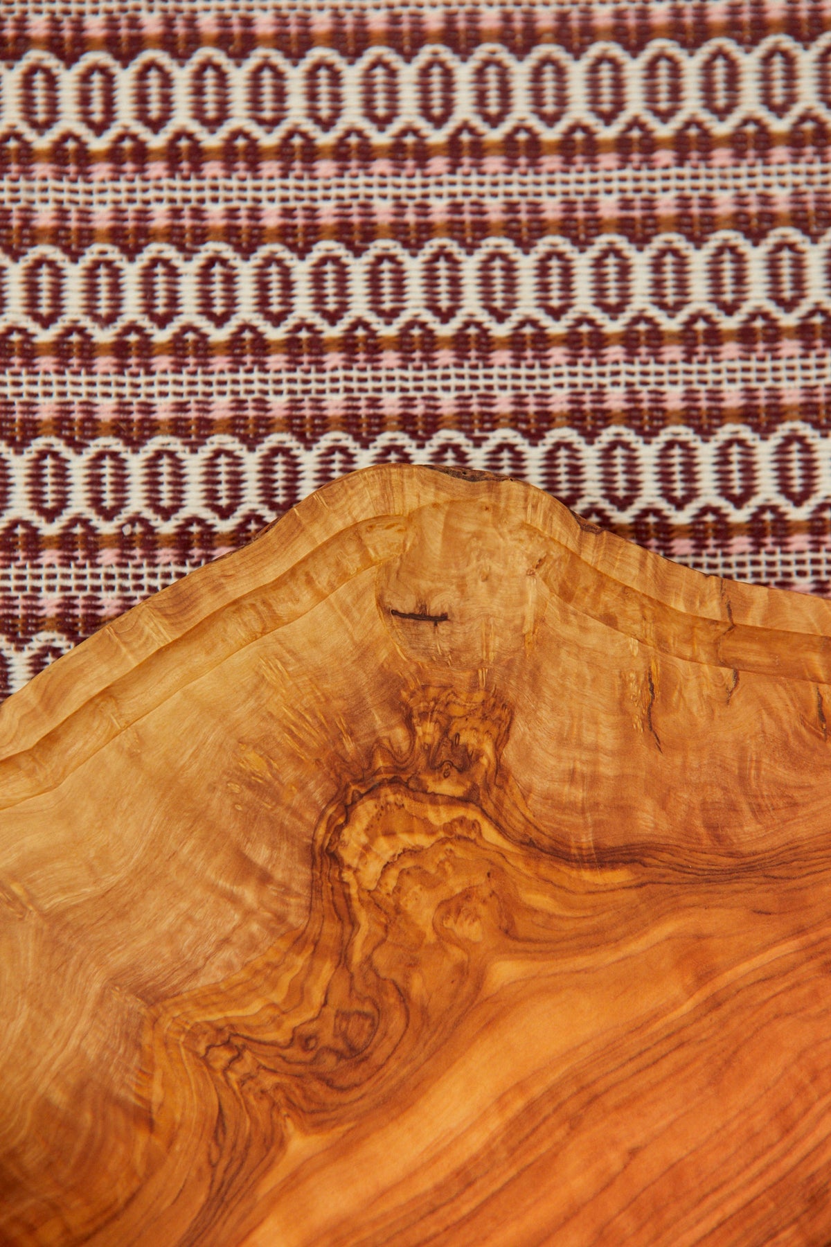 Tabla de madera de olivo con mango · Mediana