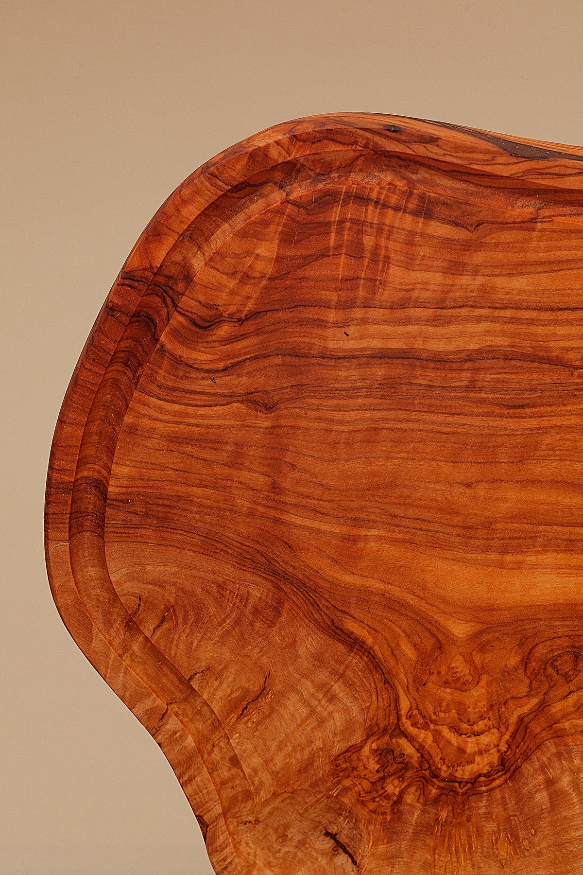 Tabla de madera de olivo con mango · Mediana