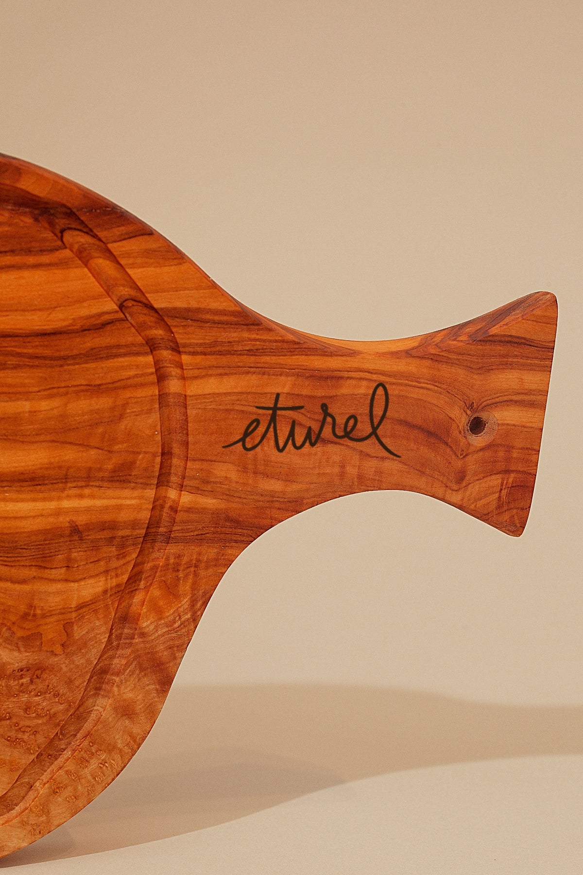 Tabla de madera de olivo con mango · Mediana