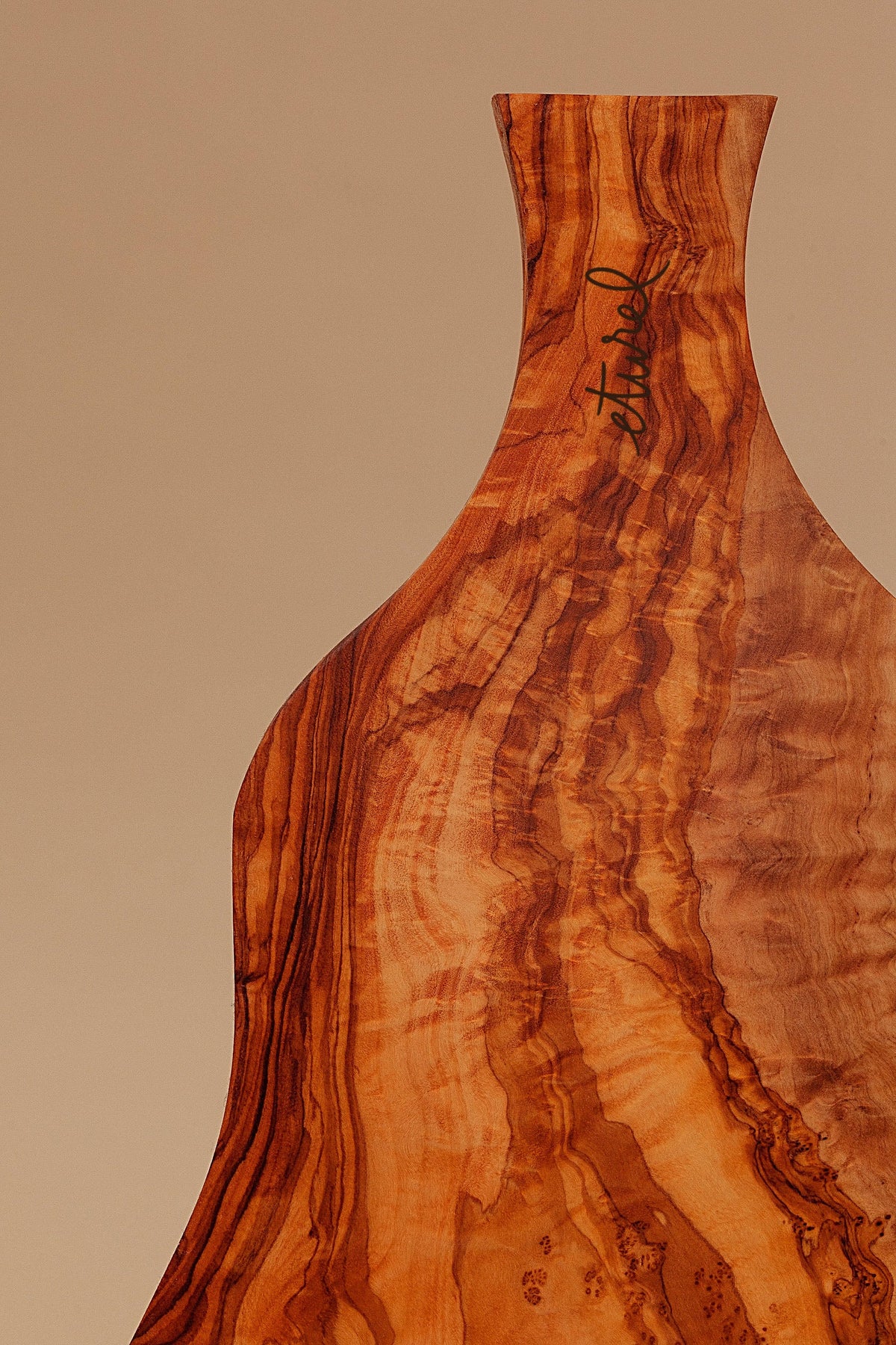 Tabla de madera de olivo con mango · Mediana